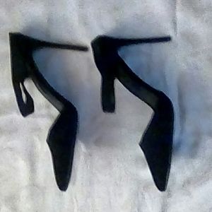 Vigo Foote black heels